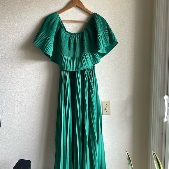 Easel Lily Pleated Maxi Dress In Kelly Green size L - Picture 4 of 6